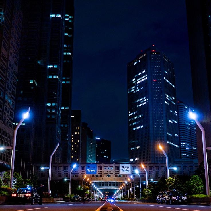 Parents evaluating schools in Germany